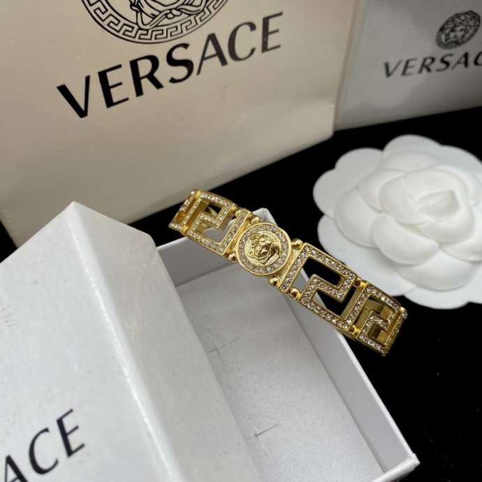 Picture of Versace Bracelet _SKUVersacebracelet06cly6816637